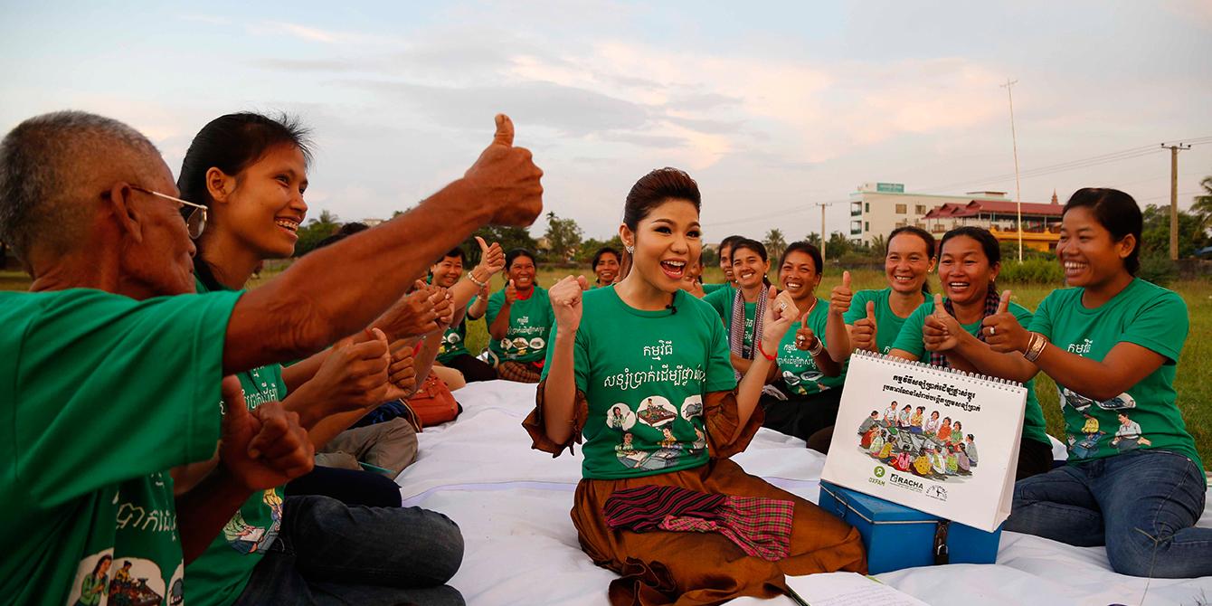 Savann Oeurm/Oxfam Meas Sok Sophea inspires her fan to join Saving for Change